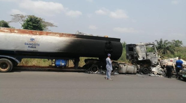 Nigeria: Nổ xe chở nhiên liệu khiến ít nhất 17 người thiệt mạng hình ảnh 1 Nigeria: Nổ xe chở nhiên liệu khiến ít nhất 17 người thiệt mạng