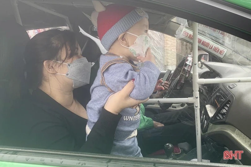 Xe taxi ở Hà Tĩnh trang bị vách ngăn để đảm bảo an toàn phòng dịch COVID-19