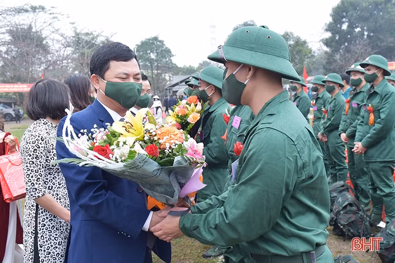 Hà Tĩnh tổ chức lễ giao nhận quân nhanh gọn, đảm bảo an toàn