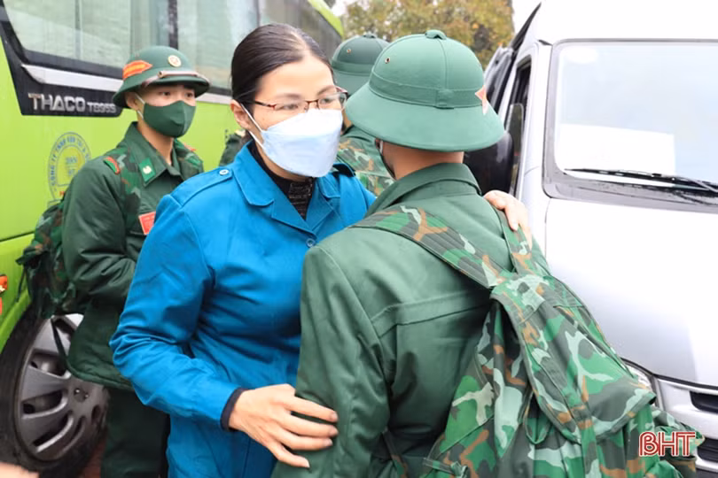 Hà Tĩnh tổ chức lễ giao nhận quân nhanh gọn, đảm bảo an toàn