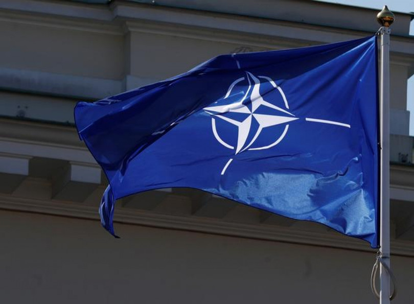 NATO sơ tán nhân viên khỏi thủ đô Ukraine