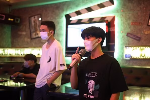 Bộ Y tế đề nghị cân nhắc, bổ sung quy định mở lại karaoke, vũ trường