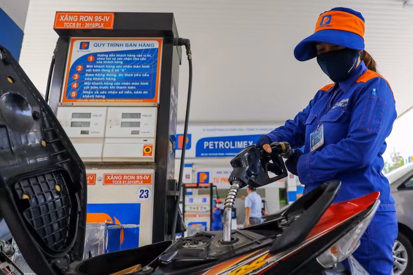 Giá dầu tiến sát 100 USD ảnh hưởng tới kinh tế Việt Nam ra sao?