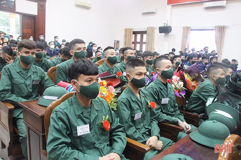 Hà Tĩnh tổ chức lễ giao nhận quân nhanh gọn, đảm bảo an toàn