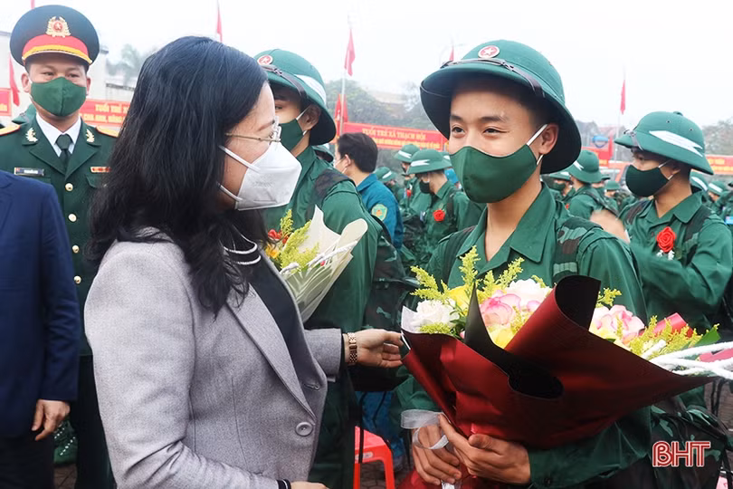 Hà Tĩnh tổ chức lễ giao nhận quân nhanh gọn, đảm bảo an toàn