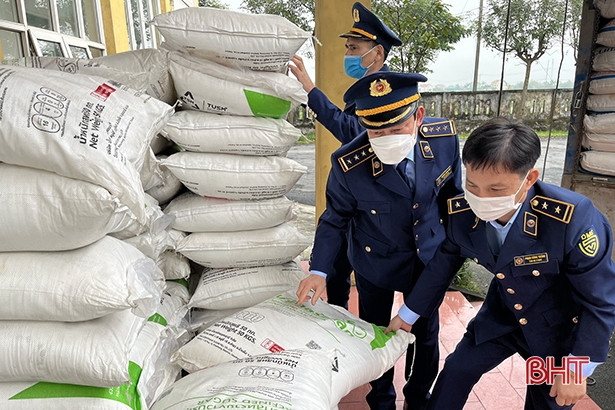 Bắt giữ xe chở 2 tấn đường tinh luyện bất hợp pháp lưu thông qua Hà Tĩnh