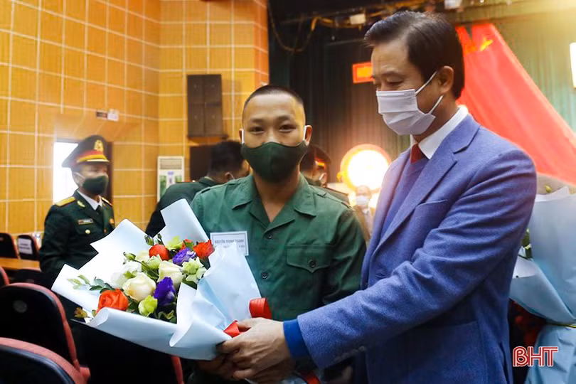 Hà Tĩnh tổ chức lễ giao nhận quân nhanh gọn, đảm bảo an toàn