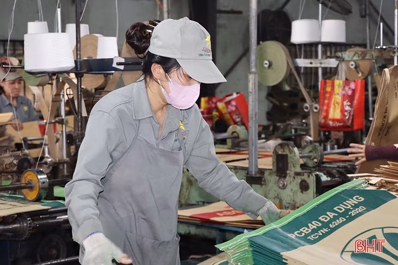 Doanh nghiệp, người tiêu dùng giảm áp lực nhờ thuế VAT tiếp tục giảm 2%