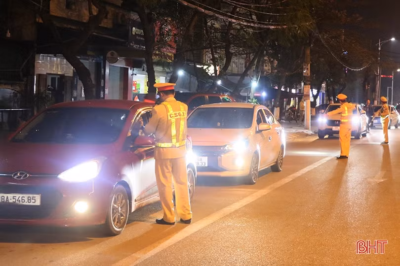 Phát hiện hàng chục trường hợp vi phạm nồng độ cồn khi tham gia giao thông