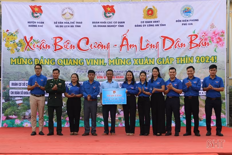 Đượm nghĩa tình chương trình “Xuân biên cương - Ấm lòng dân bản”