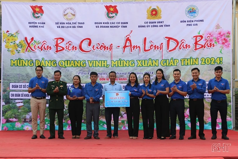 Đượm nghĩa tình chương trình “Xuân biên cương - Ấm lòng dân bản”