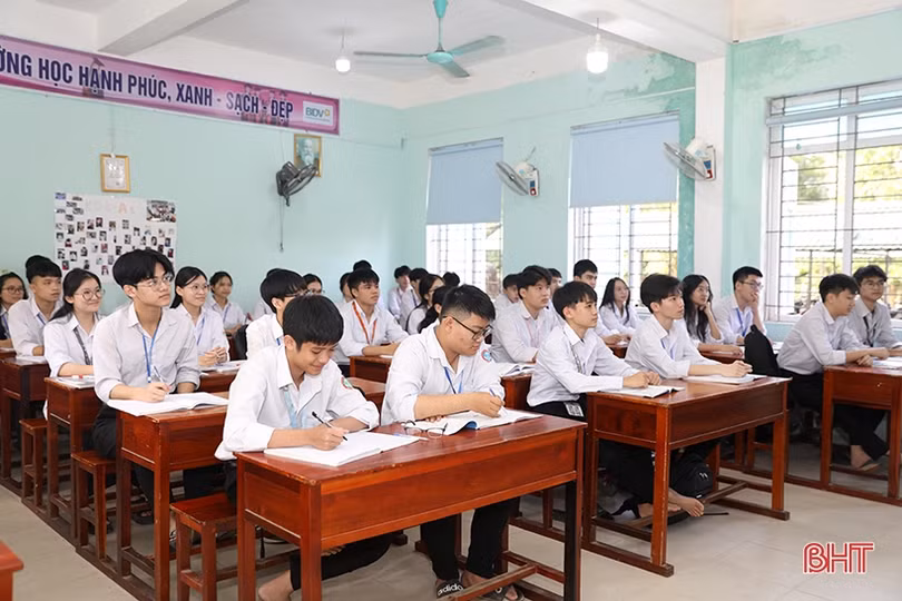 Ngôi trường có 2 giáo viên được phong tặng danh hiệu Nhà giáo ưu tú