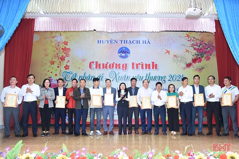 Ấm áp chương trình “Tết nhân ái - Xuân yêu thương” tại các địa phương