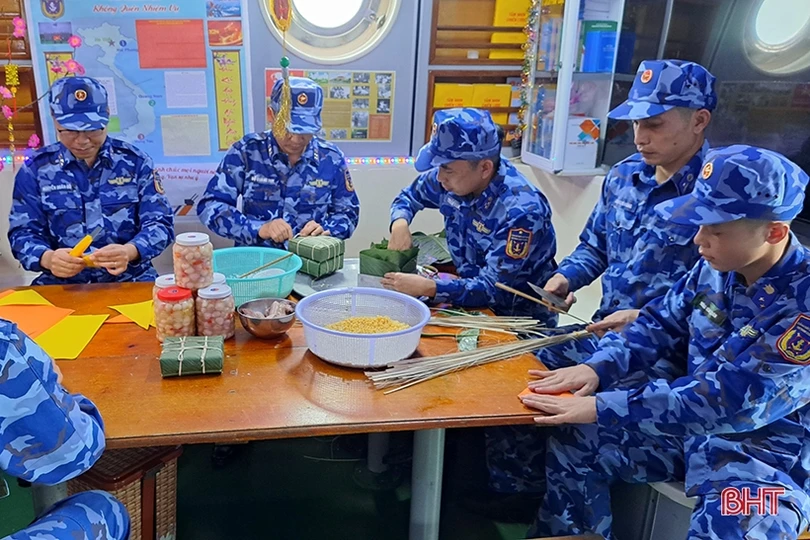 Cảnh sát biển ra khơi đón tết