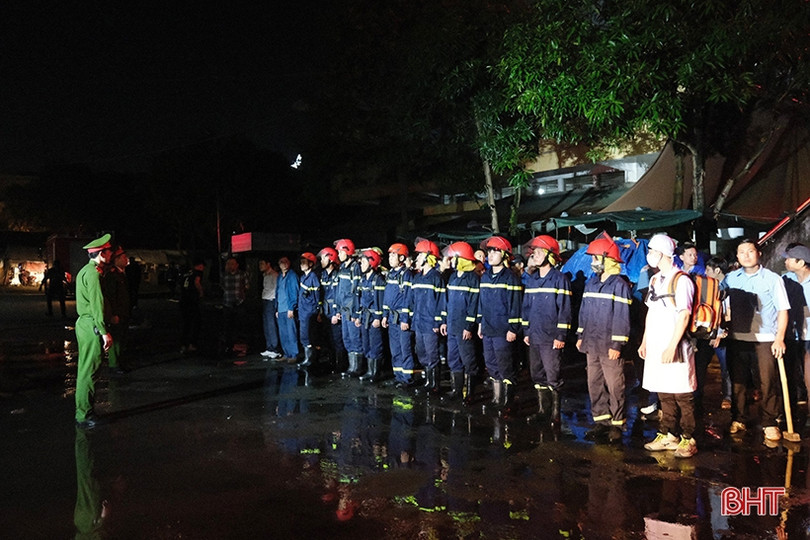 Diễn tập cứu hỏa, cứu nạn ở chợ lớn nhất Hà Tĩnh