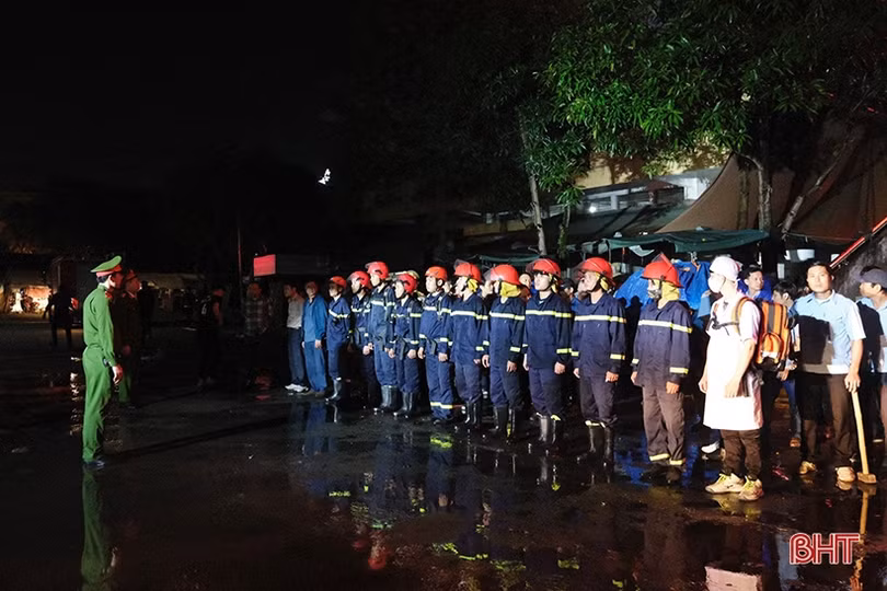 Diễn tập cứu hỏa, cứu nạn ở chợ lớn nhất Hà Tĩnh