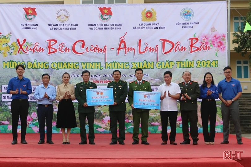 Đượm nghĩa tình chương trình “Xuân biên cương - Ấm lòng dân bản”