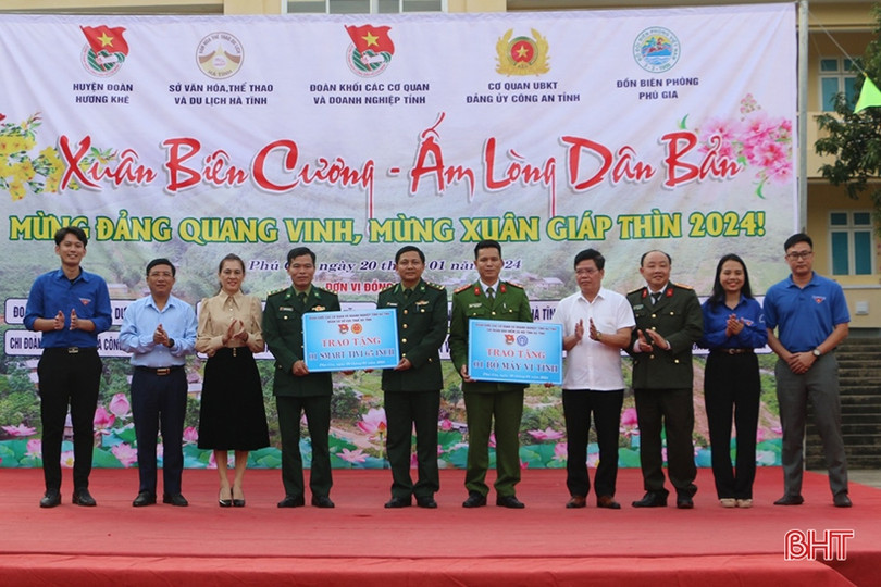 Đượm nghĩa tình chương trình “Xuân biên cương - Ấm lòng dân bản”