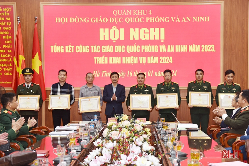Hà Tĩnh cùng Quân khu 4 thực hiện tốt công tác giáo dục quốc phòng - an ninh