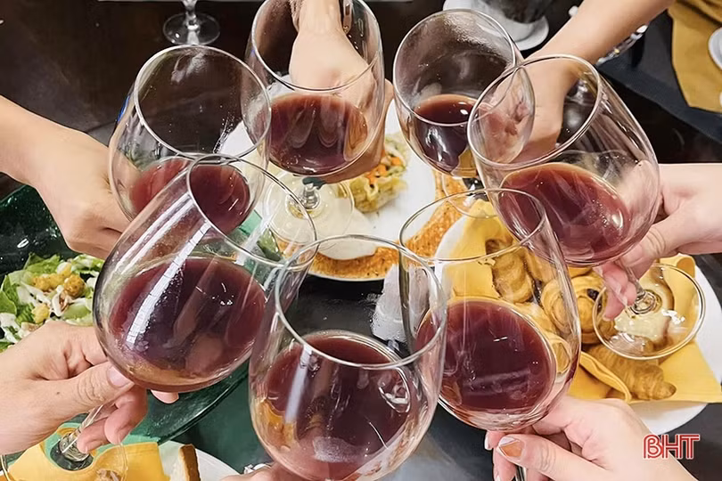 “Xin phép, lát nữa tôi phải lái xe về”