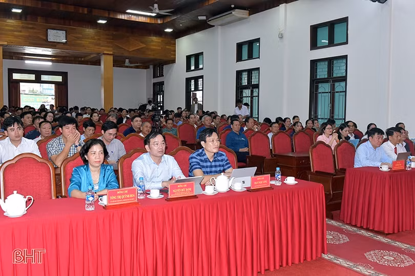 Lãnh đạo TP Hà Tĩnh đối thoại với bí thư chi bộ, tổ trưởng dân phố