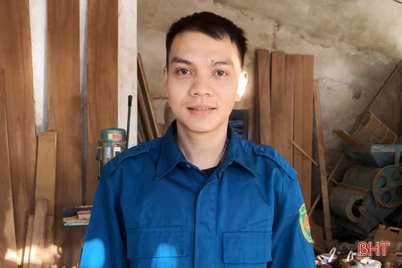 Chiến sĩ dân quân huấn luyện giỏi, làm giàu từ nghề mộc