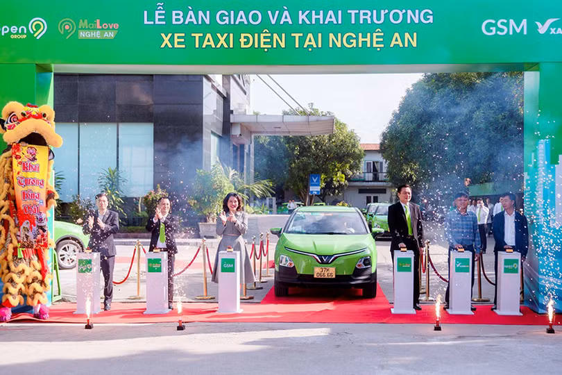 Taxi điện của ông Phạm Nhật Vượng đã có mặt tại Nghệ An