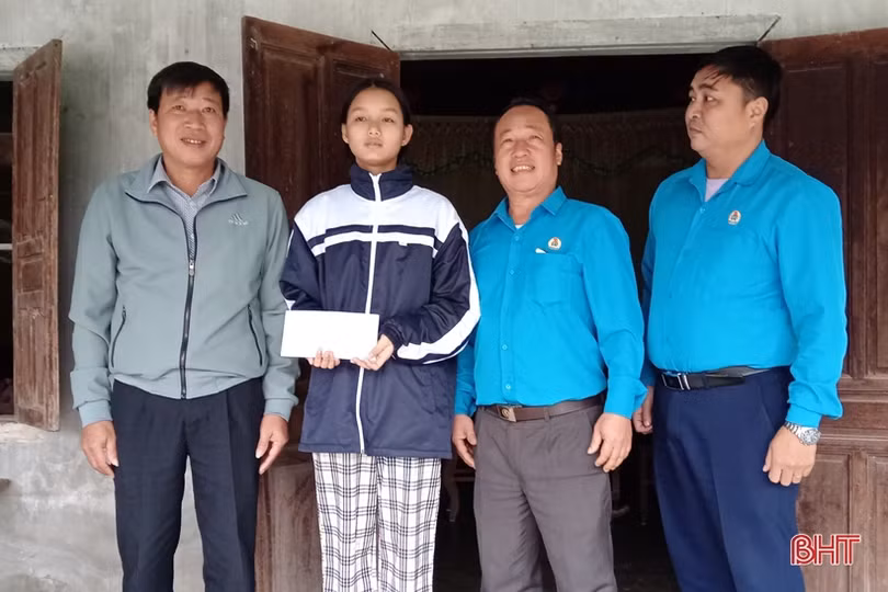 Công đoàn Hà Tĩnh tiếp sức cho trẻ em nghèo