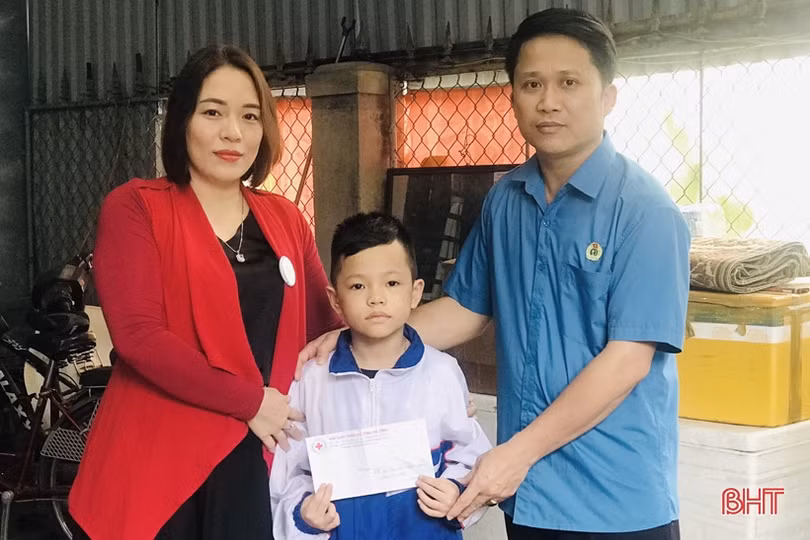 Công đoàn Hà Tĩnh tiếp sức cho trẻ em nghèo