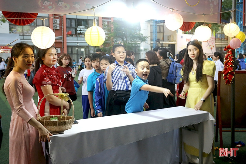 Rộn ràng “Phiên chợ mùa xuân 2024” ở Trường Phổ thông liên cấp Albert Einstein