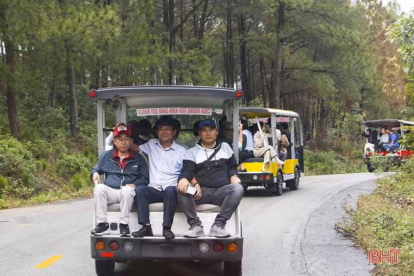 Lễ hội chùa Hương Tích mở đầu năm du lịch Hà Tĩnh 2024