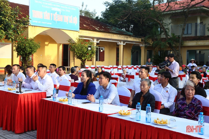 A Páo hát tại Trung tâm Điều dưỡng người có công Hà Tĩnh