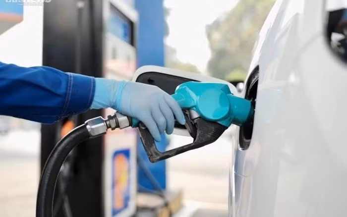 Giá xăng tăng 370-550 đồng/lít sau lần tăng nhỏ giọt