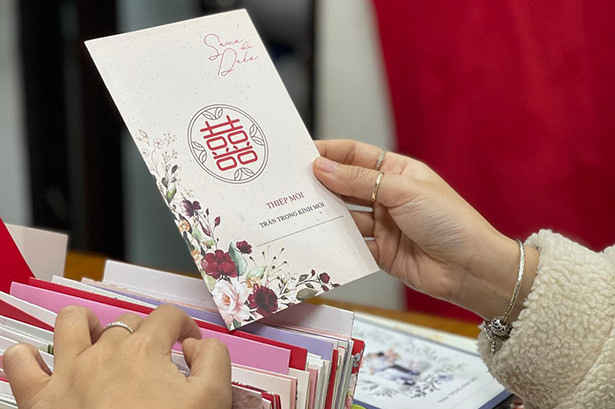 Nhận thiệp cưới in mã QR