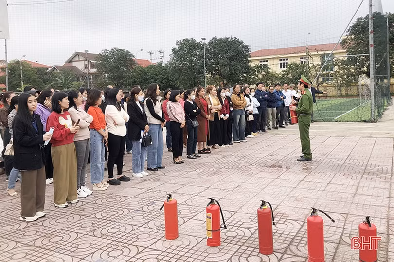 Trang bị kỹ năng phòng cháy, chữa cháy cho giáo viên, học sinh TP Hà Tĩnh