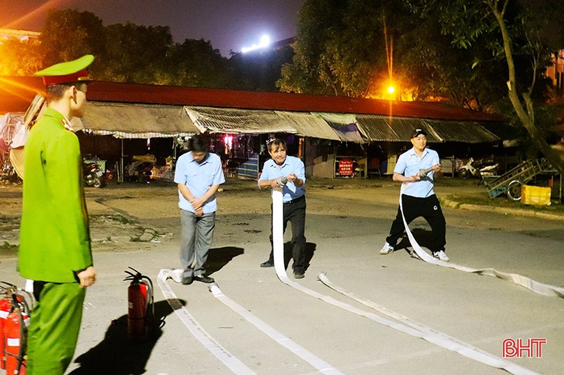 Diễn tập cứu hỏa, cứu nạn ở chợ lớn nhất Hà Tĩnh