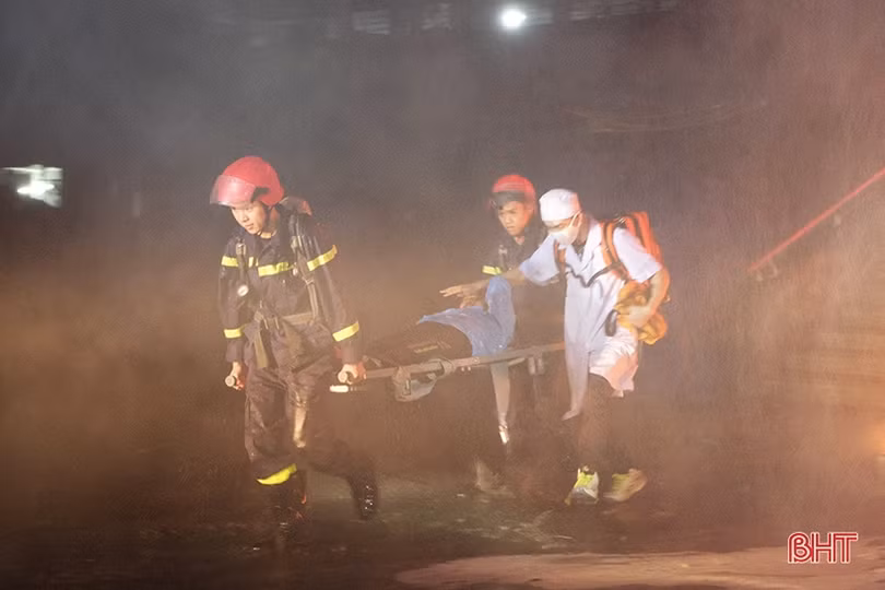 Diễn tập cứu hỏa, cứu nạn ở chợ lớn nhất Hà Tĩnh