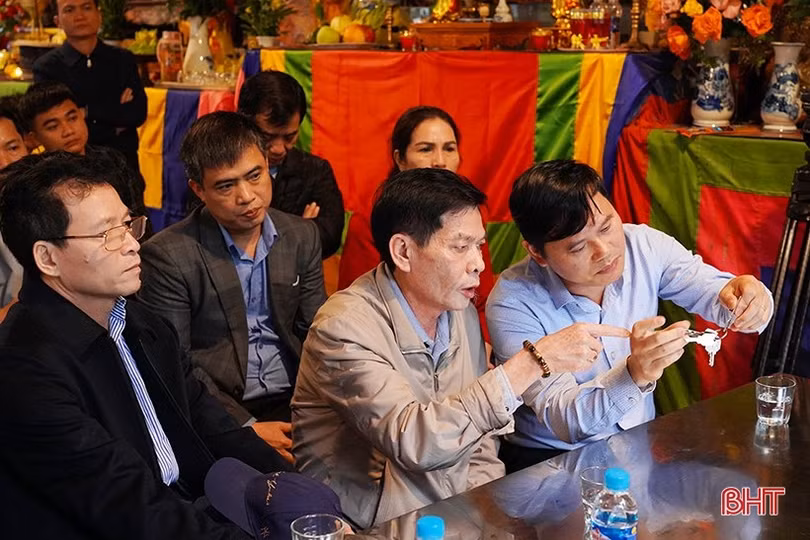 Bàn giao khu nội tự đền Chợ Củi