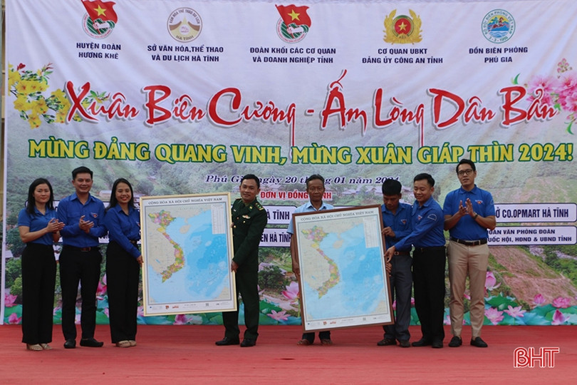 Đượm nghĩa tình chương trình “Xuân biên cương - Ấm lòng dân bản”