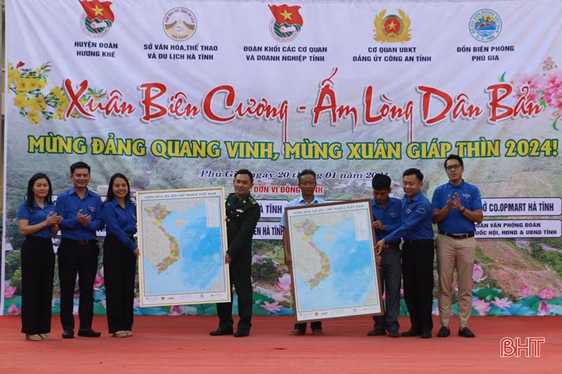 Đượm nghĩa tình chương trình “Xuân biên cương - Ấm lòng dân bản”