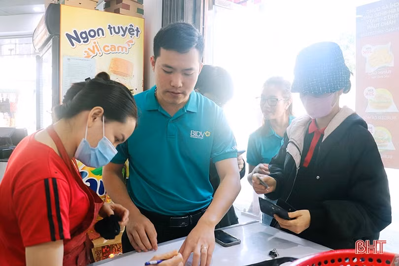 Thêm một tuyến phố ở Hà Tĩnh triển khai thanh toán không dùng tiền mặt