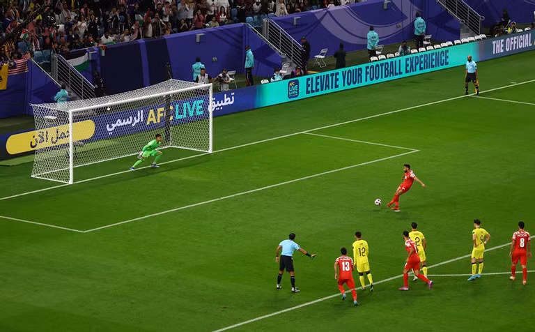 Indonesia, Malaysia cùng thua đậm ngày ra quân Asian Cup