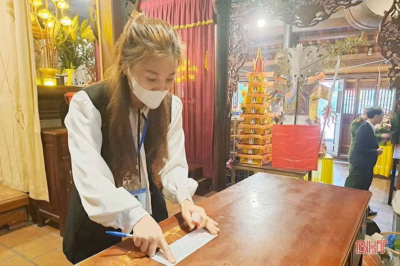 Bàn giao khu nội tự đền Chợ Củi