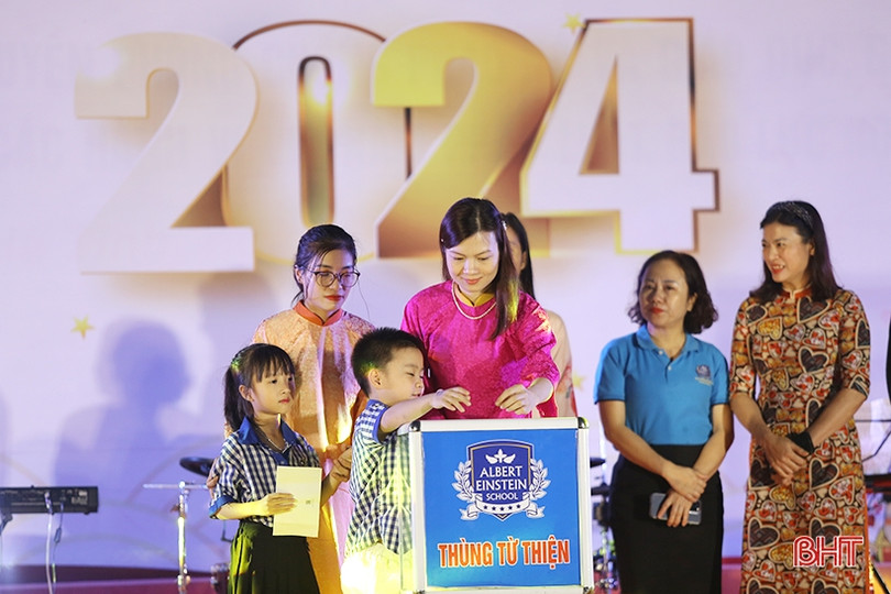 Rộn ràng “Phiên chợ mùa xuân 2024” ở Trường Phổ thông liên cấp Albert Einstein