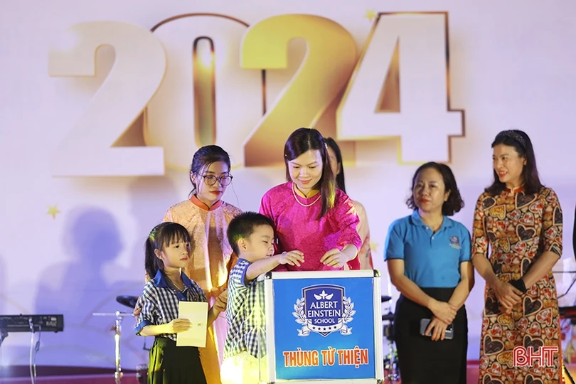 Rộn ràng “Phiên chợ mùa xuân 2024” ở Trường Phổ thông liên cấp Albert Einstein