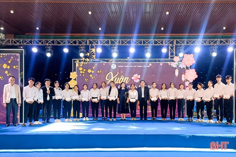 Tết sum vầy cho học sinh Hà Tĩnh