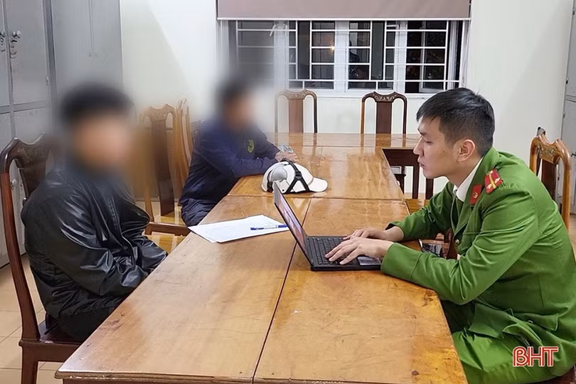 Khởi tố thanh niên “thông chốt”, gây trọng thương cảnh sát giao thông