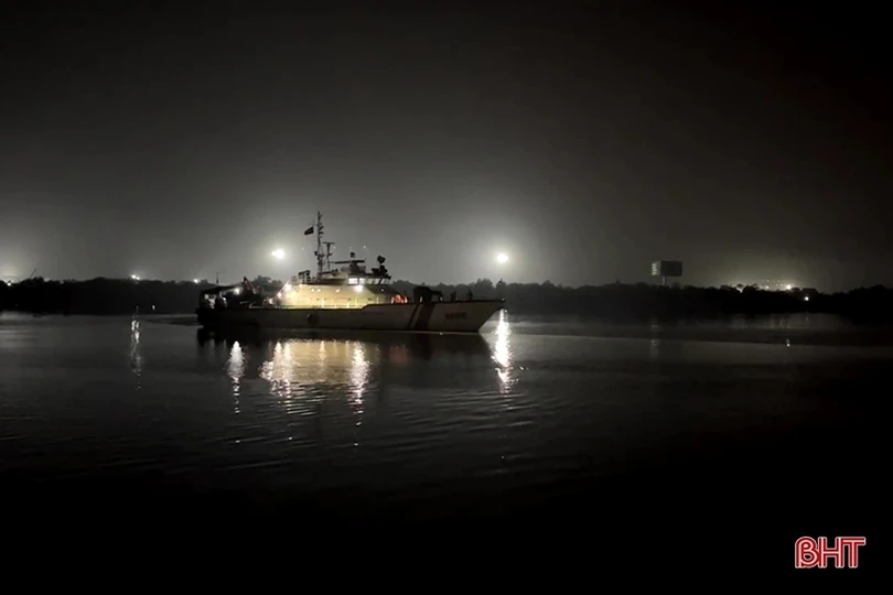 Cảnh sát biển ra khơi đón tết