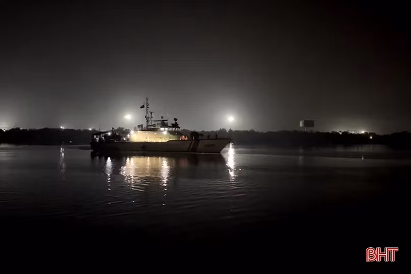 Cảnh sát biển ra khơi đón tết