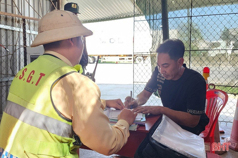 Phát hiện lái xe container qua Hà Tĩnh vi phạm kịch khung nồng độ cồn